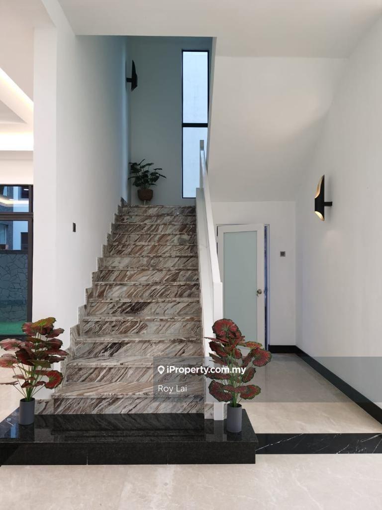 Bungalow House for Sale in Taman Equine Bungalow For Sales, Serdang Bungalow, Seri Kembangan by Roy Lai - iProperty.com.my