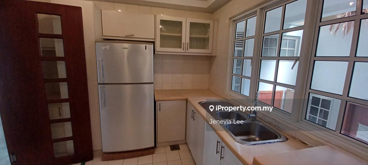 Rumah Bandar untuk Disewa di Ampang Hilir, Ampang oleh Jenevia Lee - iProperty.com.my