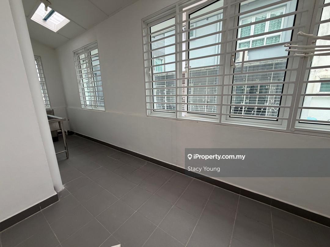 Rumah Berangkai 3 Tingkat untuk Dijual di Taman Taming Indah 2, Bandar Sungai Long oleh Stacy Young - iProperty.com.my