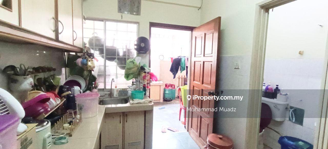 Rumah Berangkai 2 Tingkat untuk Dijual di Jalan Sungai Rasau, Berjaya Park, Shah Alam oleh Muhammad Muadz - iProperty.com.my
