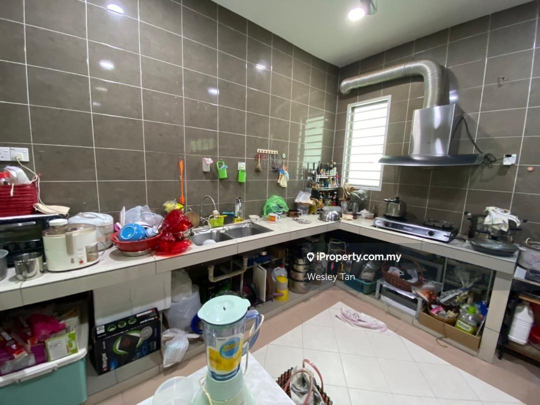 Rumah Berangkai 2 Tingkat untuk Dijual di Taman Merak Mas 2 Storey Corner Big Land For Sale, Bukit Baru oleh Wesley Tan - iProperty.com.my