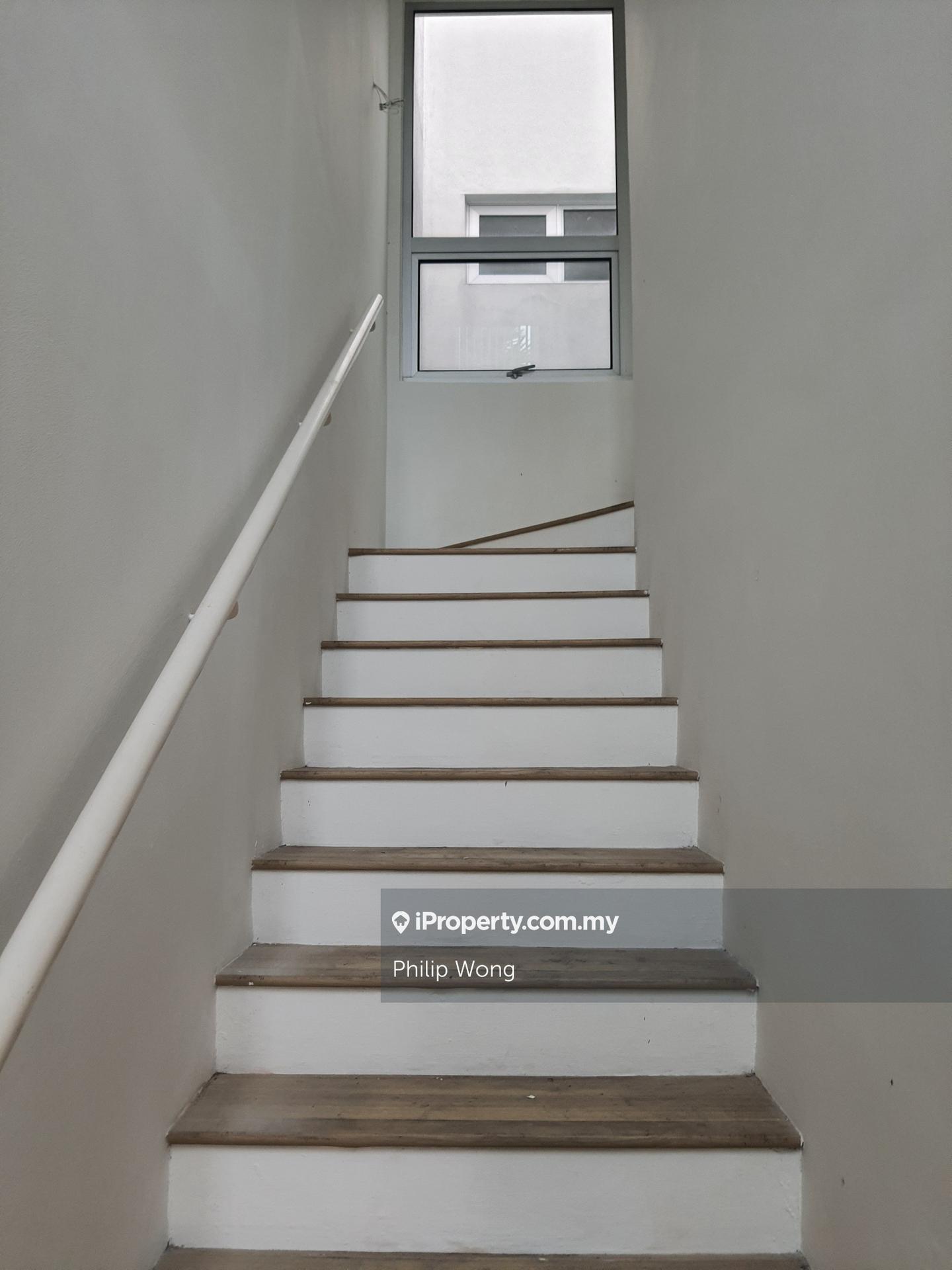 Rumah Berangkai 2 Tingkat untuk Dijual di Taman Lestari Putra, Seri Kembangan oleh Philip Wong - iProperty.com.my