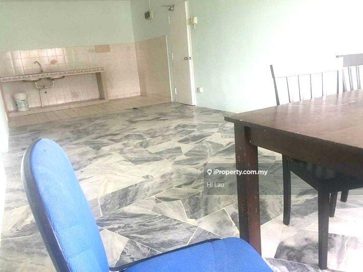 Pangsapuri untuk Dijual di Putra Permai Block C oleh Hl Lau - iProperty.com.my