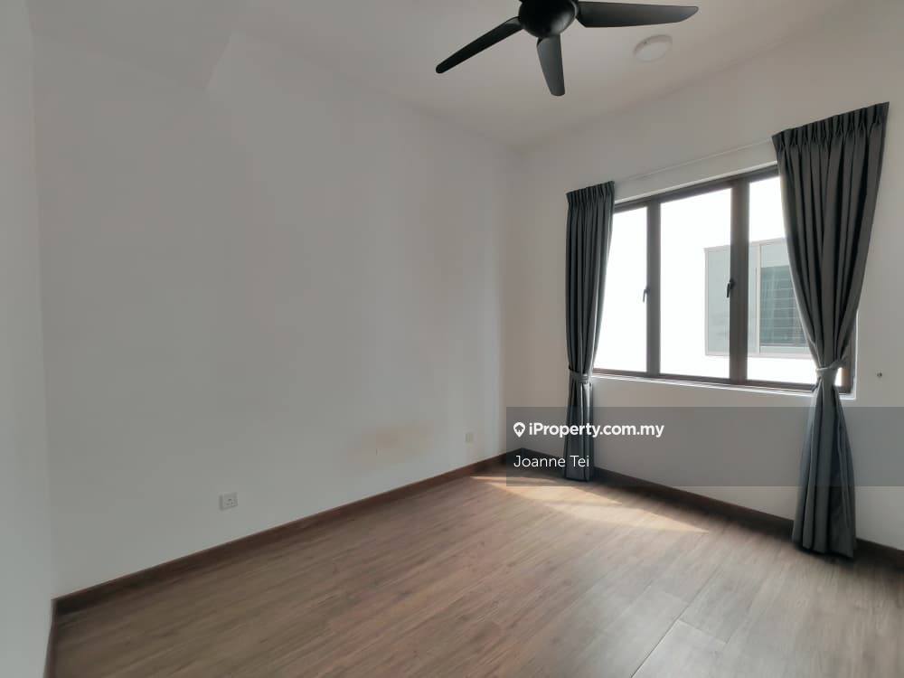 Rumah Berangkai 3 Tingkat untuk Dijual di Lakepoint Residence, Cyberjaya oleh Joanne Tei - iProperty.com.my