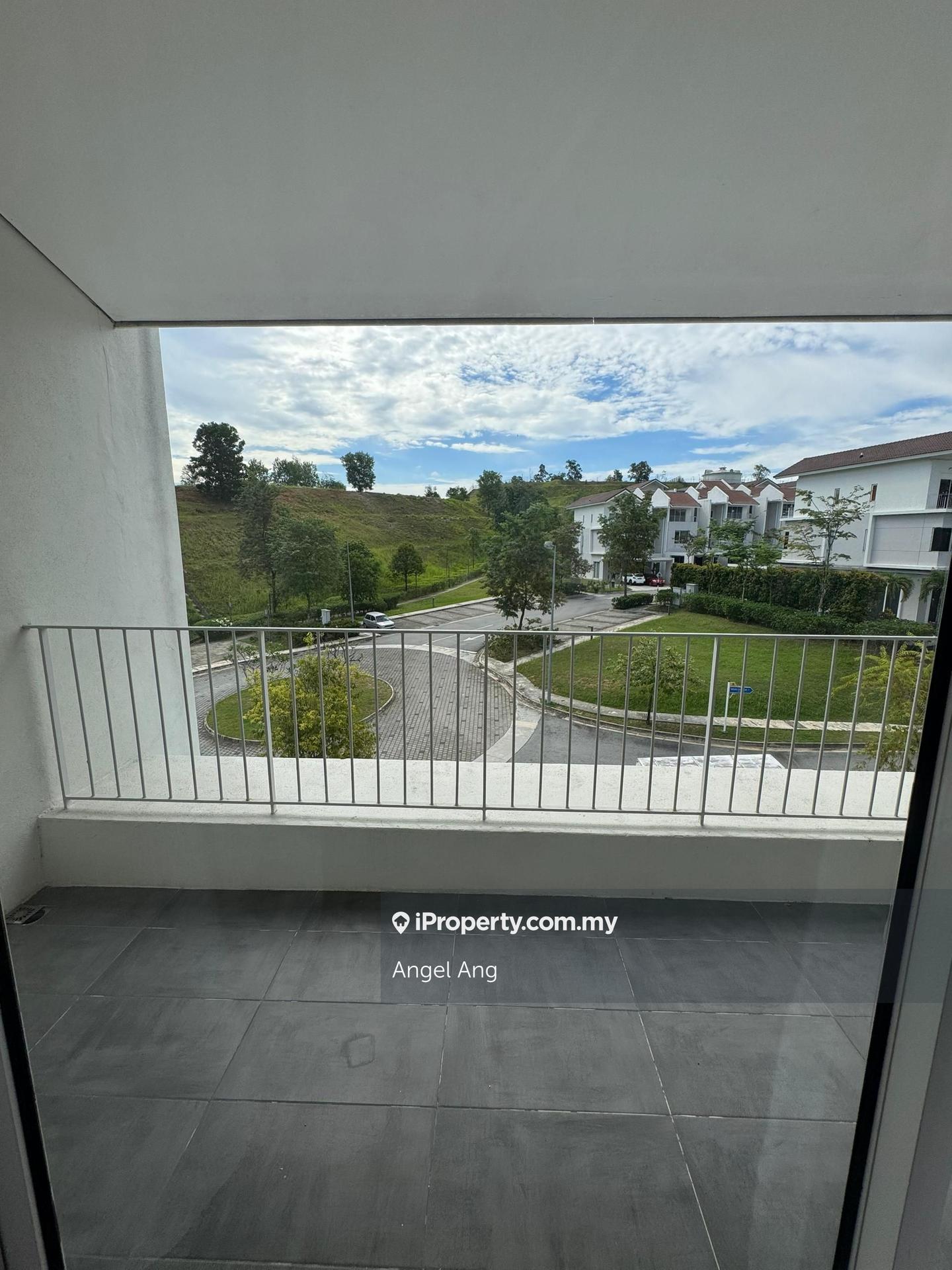 Rumah Berangkai 3 Tingkat untuk Disewa di Tamansari Camelia, Rawang oleh Angel Ang - iProperty.com.my