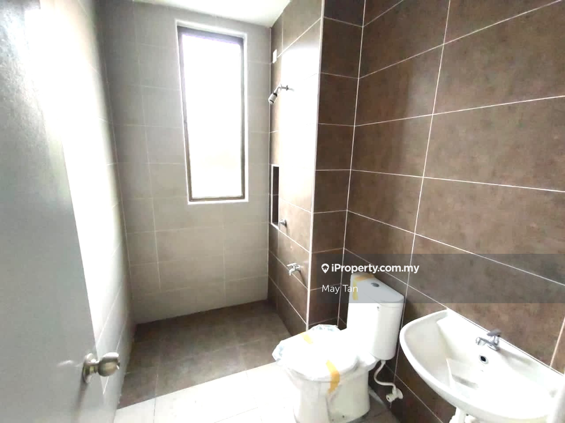 Rumah Berangkai 2 Tingkat untuk Dijual di Taman Mengkibol/Free lawyer &Stamp duty, Kluang oleh May Tan - iProperty.com.my