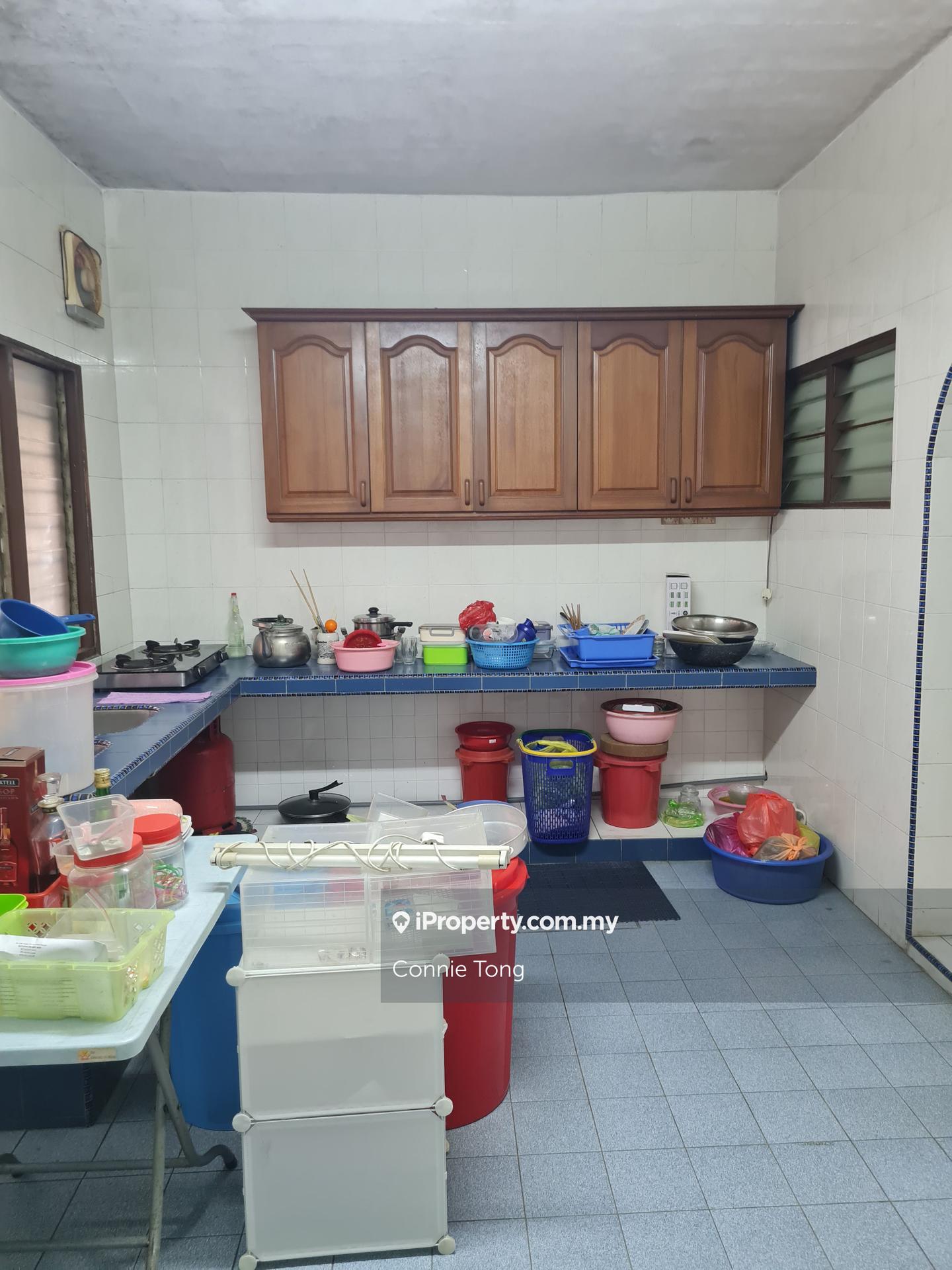Rumah Berangkai 2 Tingkat untuk Dijual di Full extend Reno 2 storey house Taman Kinrara TK3, Puchong oleh Connie Tong - iProperty.com.my