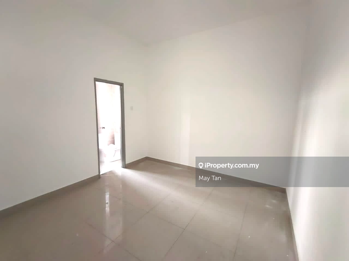Rumah Berangkai 2 Tingkat untuk Dijual di Taman Mengkibol/Free lawyer &Stamp duty, Kluang oleh May Tan - iProperty.com.my