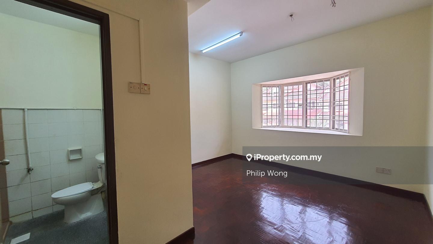 Rumah Berangkai 2.5 Tingkat untuk Dijual di Taman Equine, Seri Kembangan oleh Philip Wong - iProperty.com.my