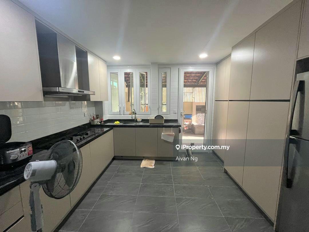 Rumah Berkembar untuk Dijual di Suria Residence, Cheras oleh Aivan Ng - iProperty.com.my