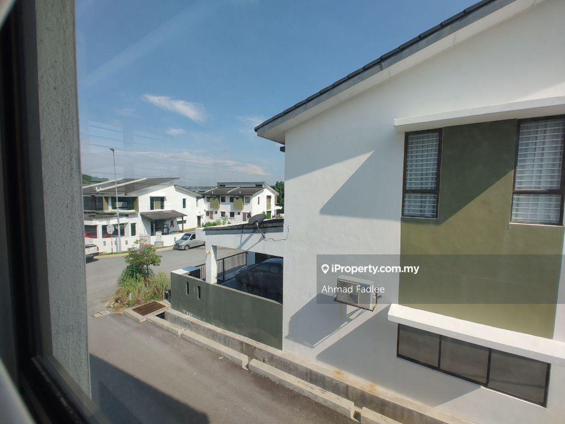 Rumah Berangkai 2 Tingkat untuk Dijual di Taman Saujana Sekata, Bangi oleh Ahmad Fadlee - iProperty.com.my