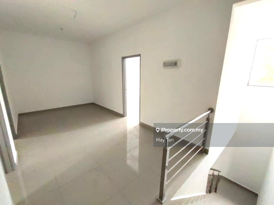 Rumah Berangkai 2 Tingkat untuk Dijual di Taman Mengkibol/Free lawyer &Stamp duty, Kluang oleh May Tan - iProperty.com.my