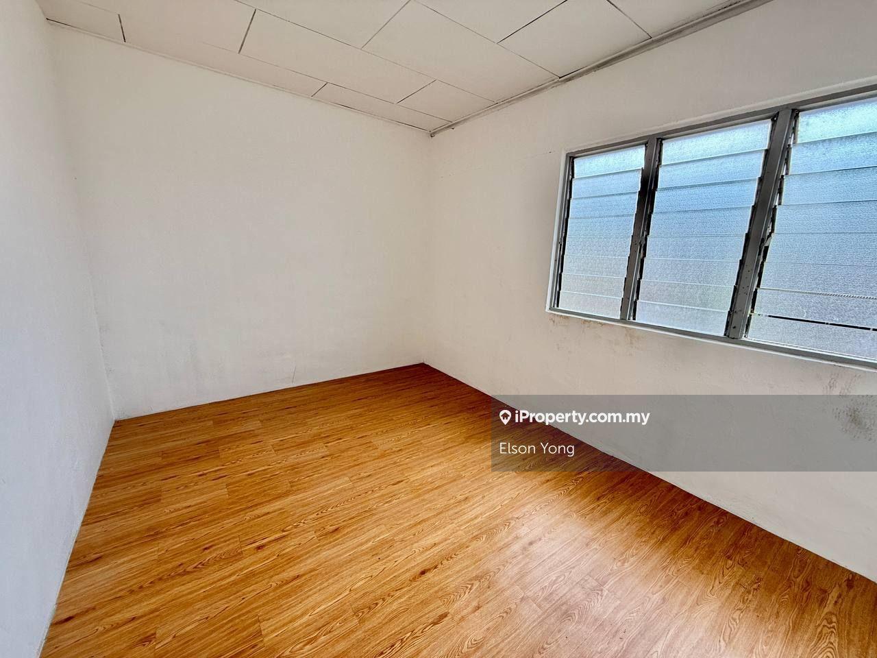 Rumah Berangkai 2 Tingkat untuk Dijual di Taman Banang Jaya, Evergreen Height, Bukit Flora, Batu Pahat oleh Elson Yong - iProperty.com.my