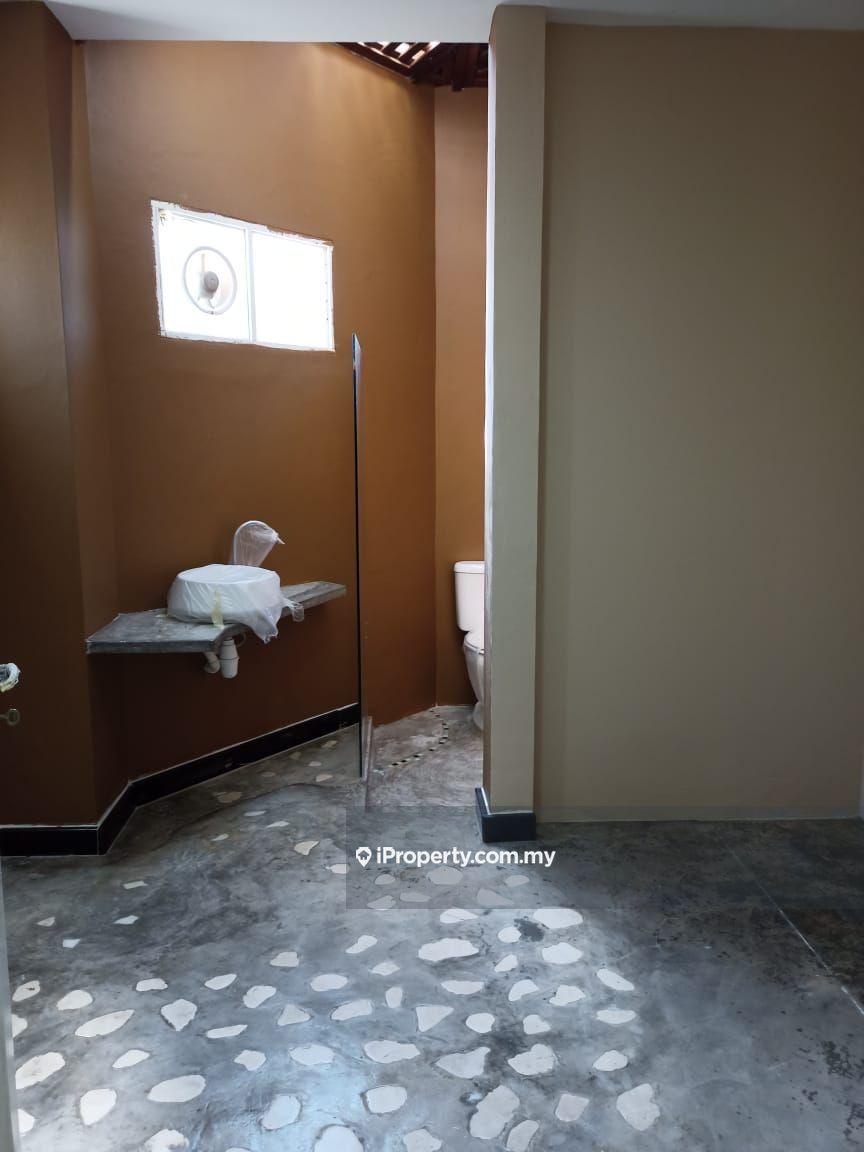 Bungalow House for Sale in Tanjung Bungah, Penang by Ederic J. Low - iProperty.com.my