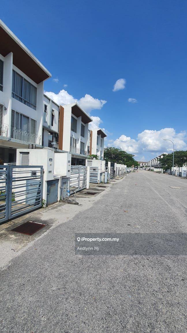 Rumah Bandar untuk Dijual di Taman Tasik Prima, Puchong oleh Aedlynn Mj - iProperty.com.my