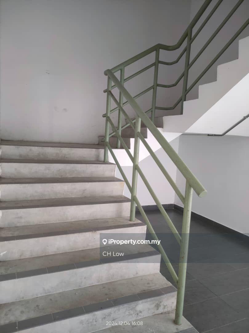 Office for Rent in Pusat Bandar Putra Permai, Seri Kembangan by CH Low - iProperty.com.my