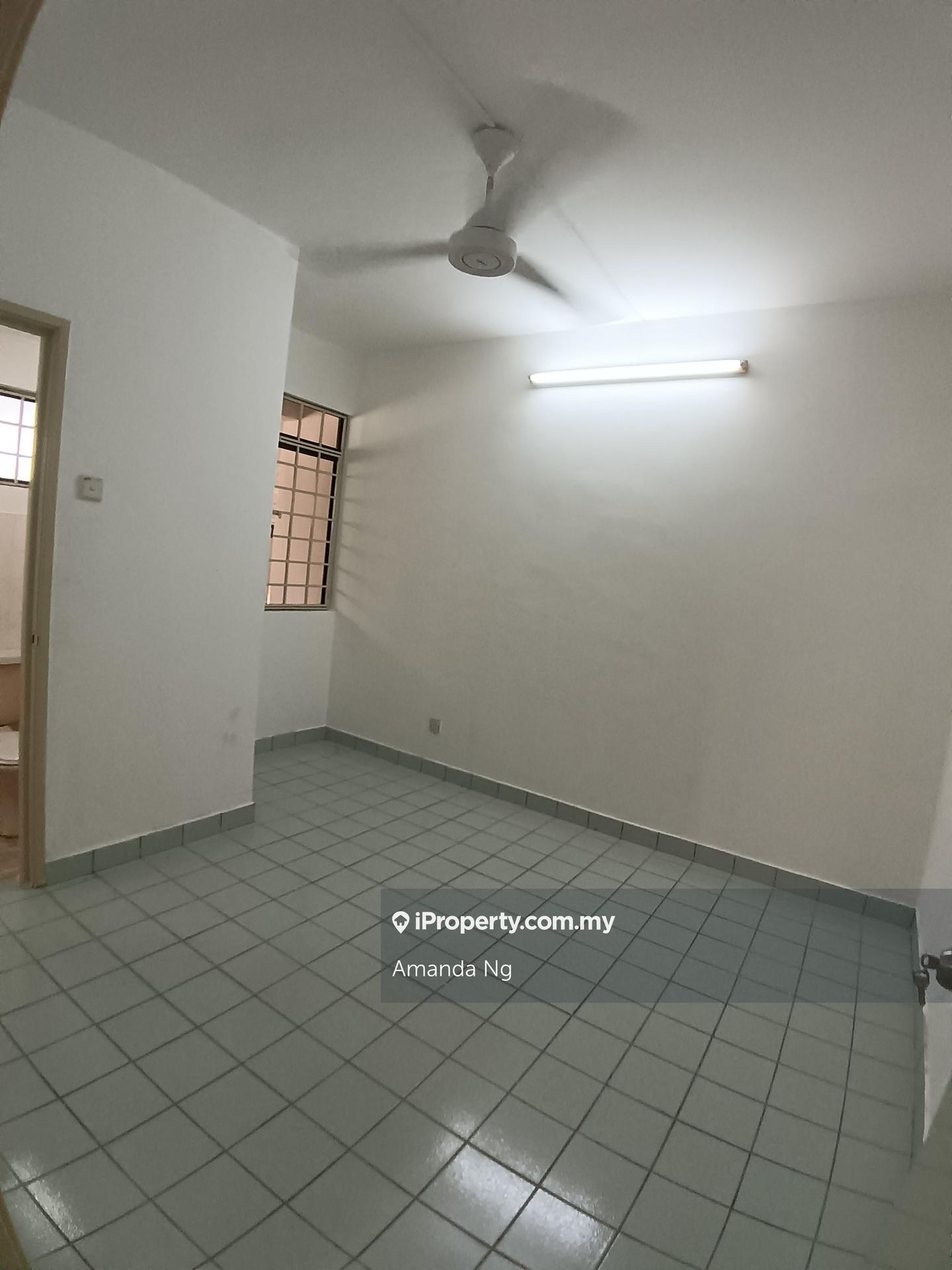 Rumah Berkembar untuk Disewa di Bandar Utama 11, Bandar Utama oleh Amanda Ng - iProperty.com.my