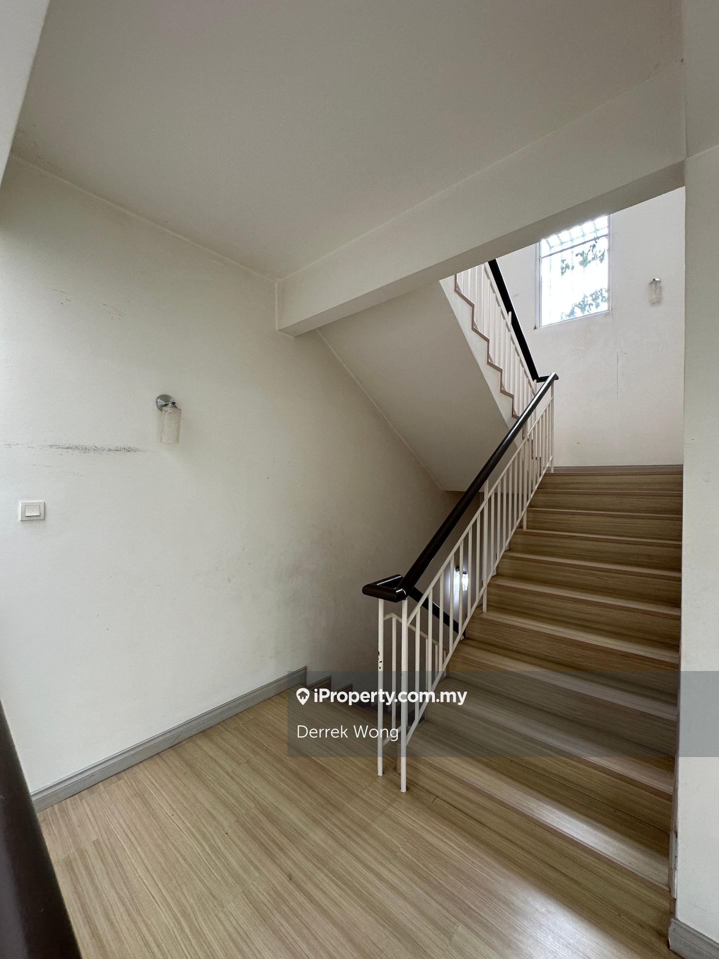Rumah Berangkai 3 Tingkat untuk Dijual di Taman Nadayu 92, Kajang oleh Derrek Wong - iProperty.com.my