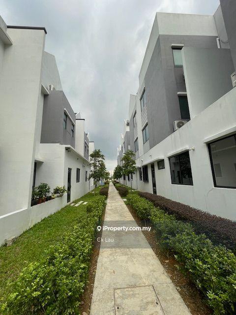 Rumah Berangkai 2 Tingkat untuk Dijual di 8s5w7, Shah Alam oleh Ck Lau - iProperty.com.my