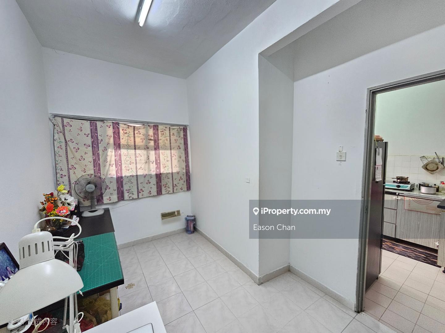 Rumah Berangkai 2 Tingkat untuk Dijual di Taman Desa Serdang, Seri Kembangan oleh Eason Chan - iProperty.com.my