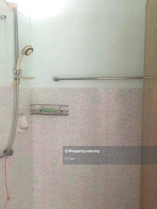 Pangsapuri untuk Dijual di Putra Permai Block C oleh Hl Lau - iProperty.com.my