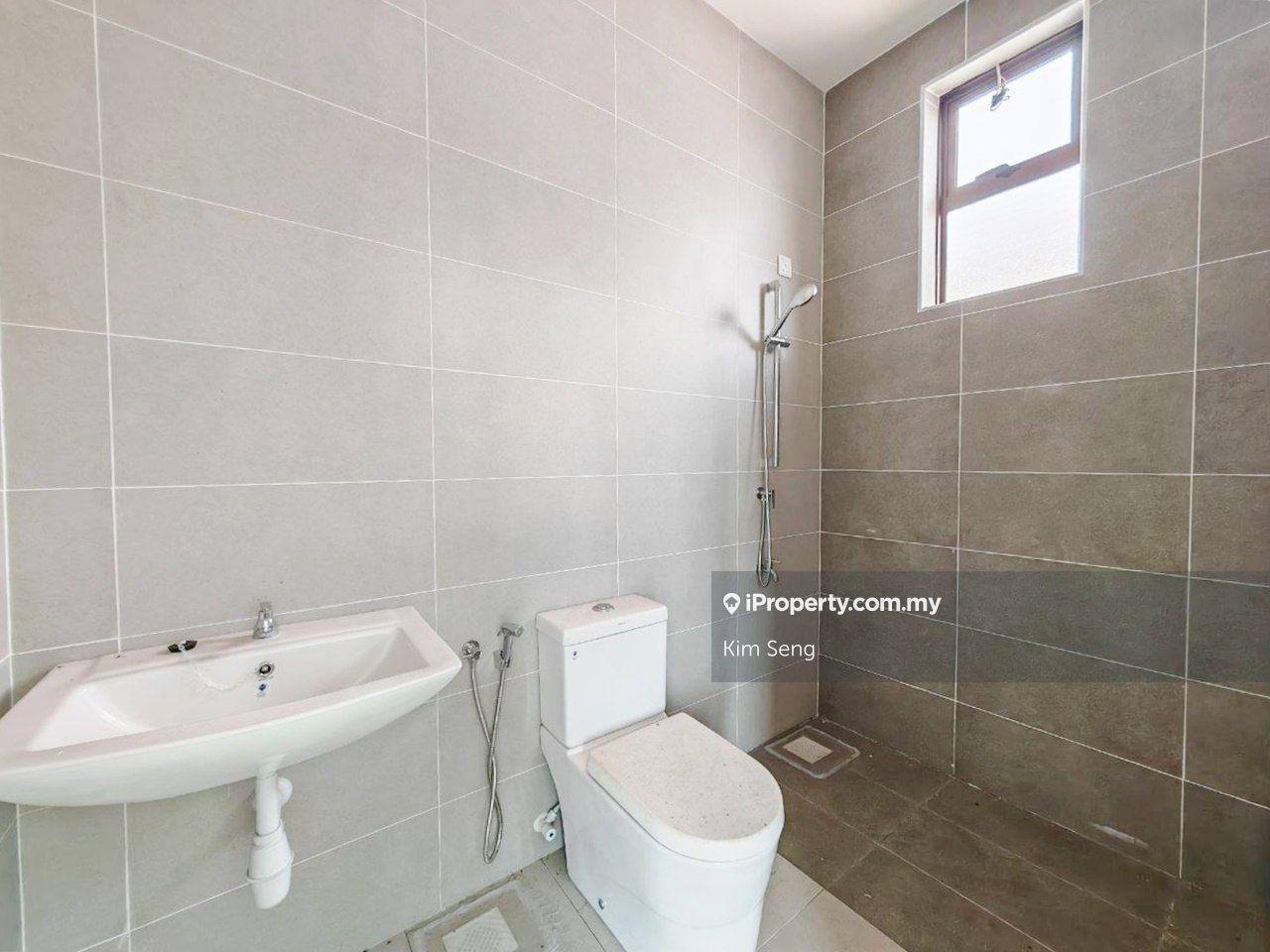 Rumah Berangkai 2 Tingkat untuk Dijual di Taman Tasik Indah, Kluang oleh Kim Seng - iProperty.com.my