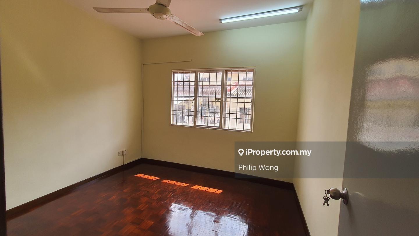 Rumah Berangkai 2.5 Tingkat untuk Dijual di Taman Equine, Seri Kembangan oleh Philip Wong - iProperty.com.my