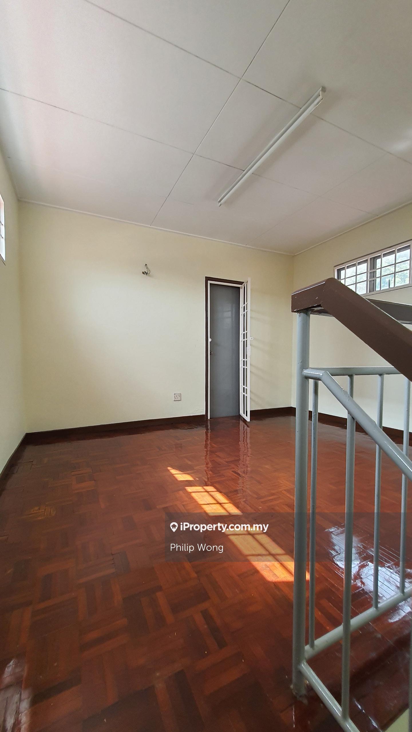 Rumah Berangkai 2.5 Tingkat untuk Dijual di Taman Equine, Seri Kembangan oleh Philip Wong - iProperty.com.my