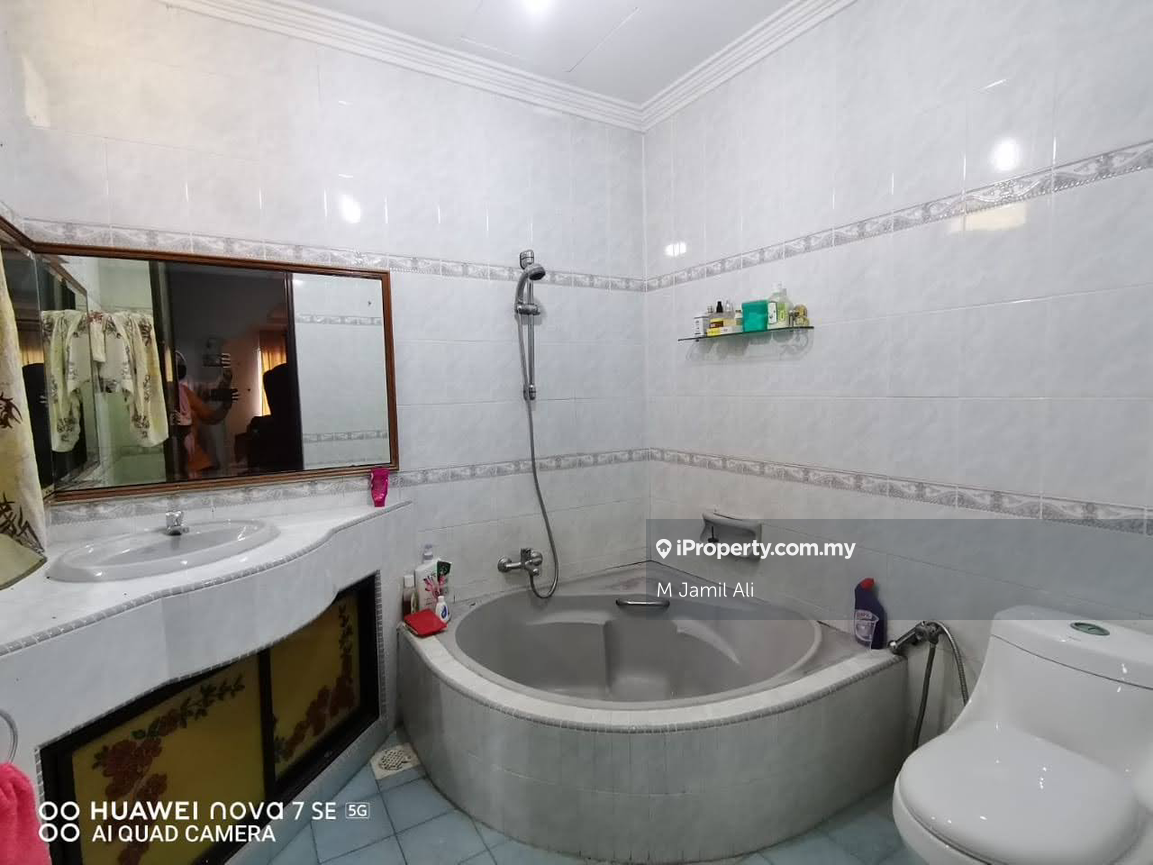 Bungalow House for Sale in Kampung Melayu, Kluang by M Jamil Ali - iProperty.com.my