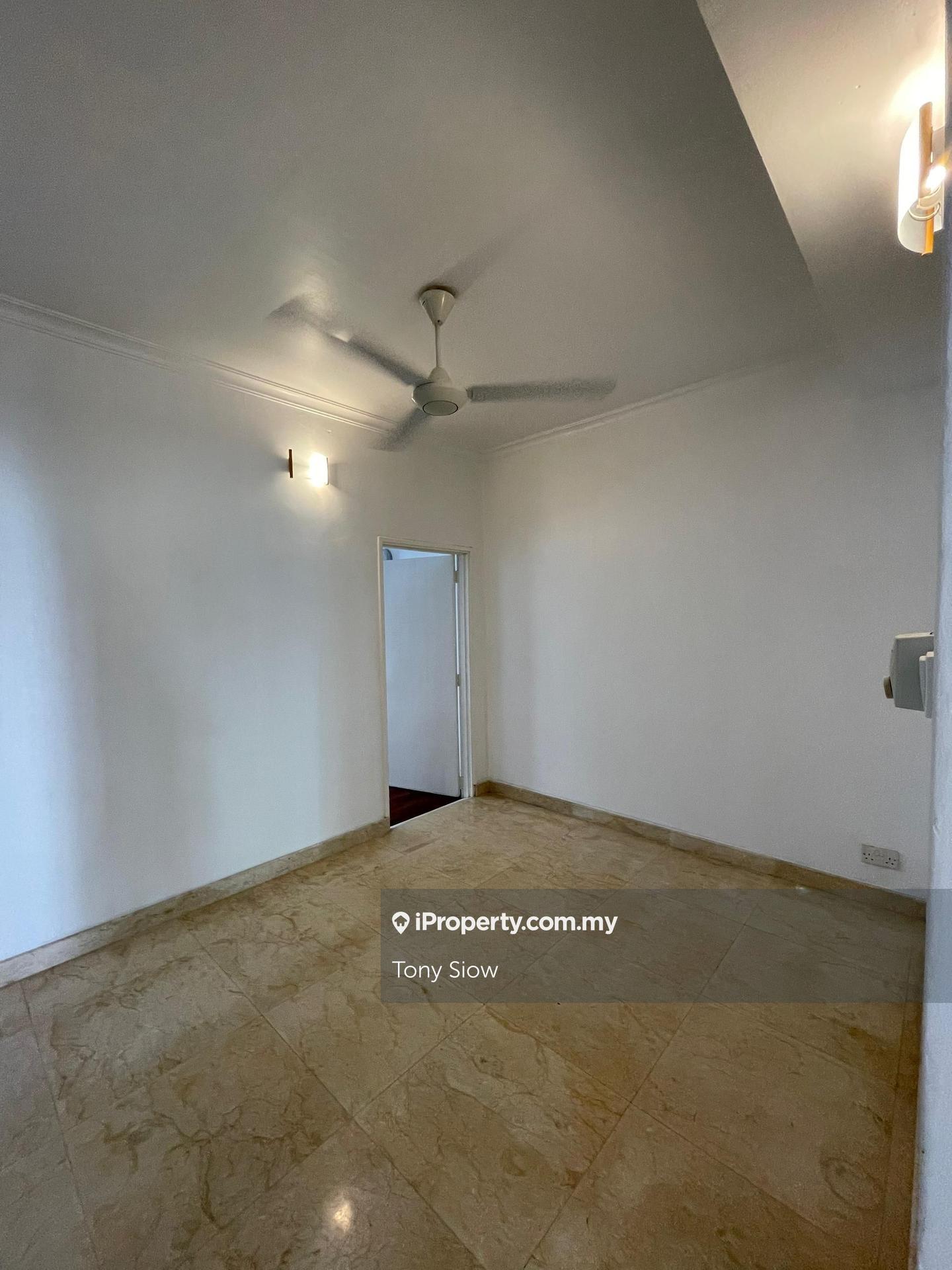 Rumah Berangkai 2 Tingkat untuk Dijual di Usj 5, Subang Jaya oleh Tony Siow - iProperty.com.my