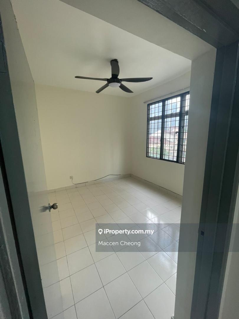 Apartment for Rent in Pangsapuri Lagoon Perdana by Maccen Cheong - iProperty.com.my