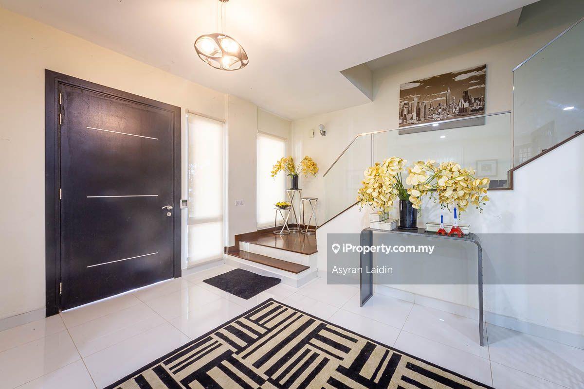 Semi-Detached House for Sale in 2.5sty Renovated Semi D Lakehill Villa, Bangi by Asyran Laidin - iProperty.com.my