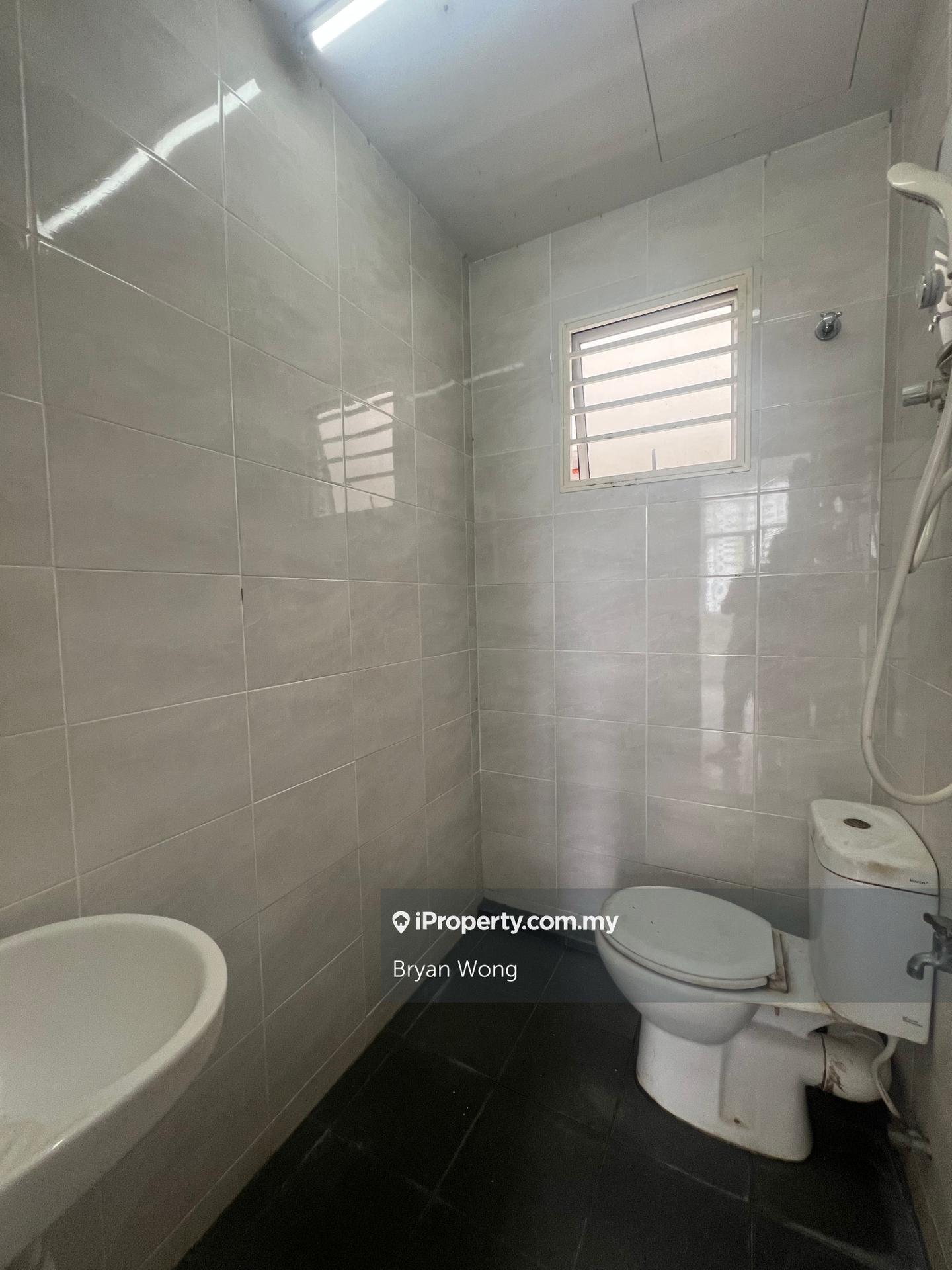 Pangsapuri untuk Dijual di Pangsapuri Saujana Permai 1 oleh Bryan Wong - iProperty.com.my