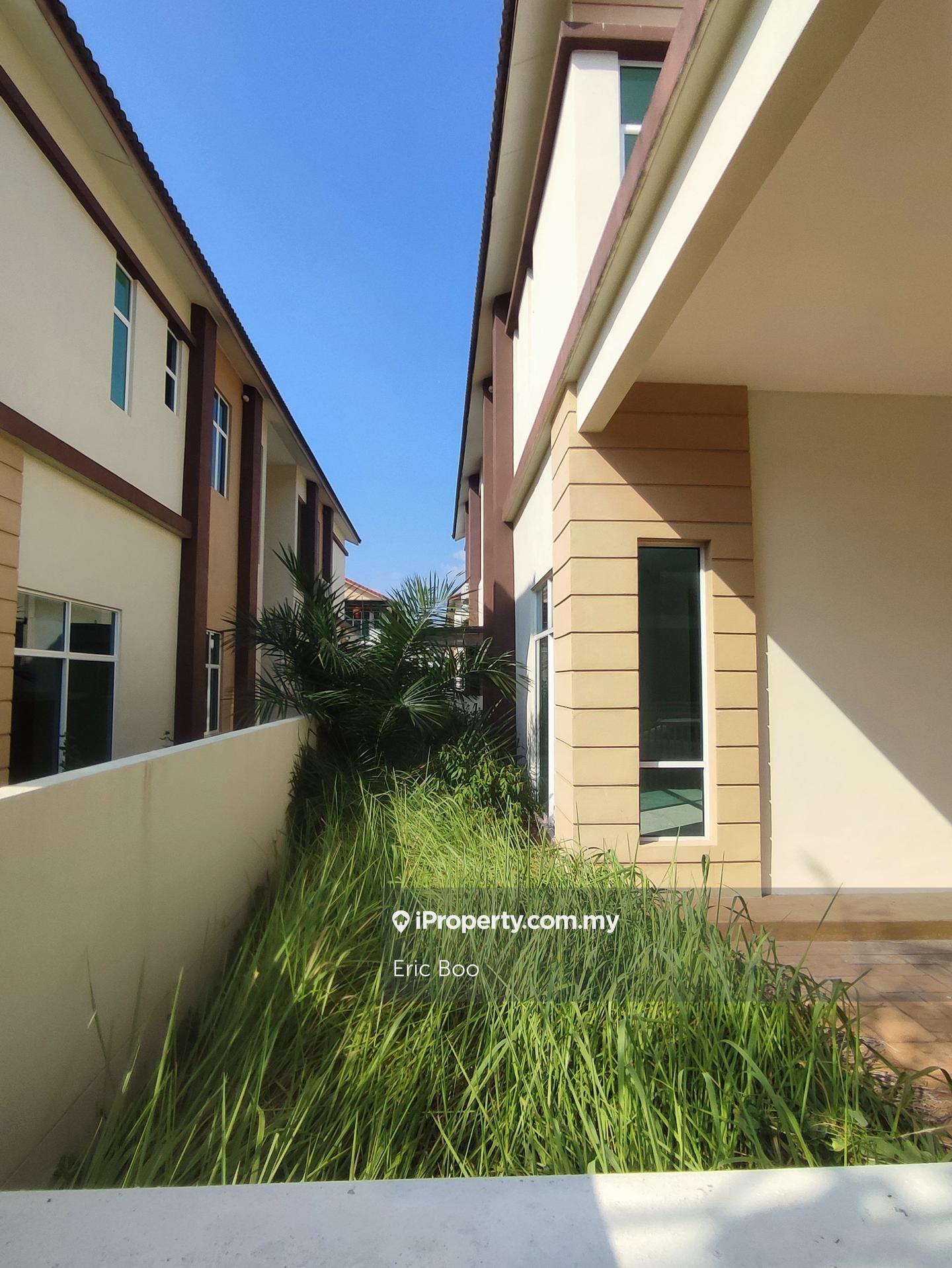 Semi-Detached House for Sale in Double Storey SemiD Hijauan Hills, Simpang Ampat by Eric Boo - iProperty.com.my