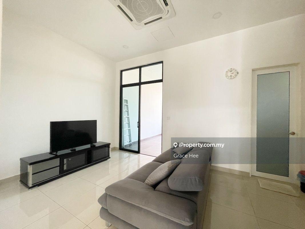 Rumah Berangkai 3 Tingkat untuk Dijual di Taman Bukit Serdang, Seri Kembangan oleh Grace Hee - iProperty.com.my