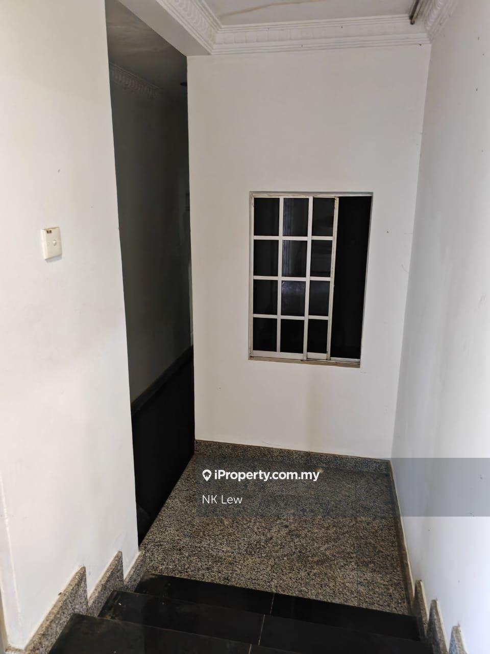 Rumah Berangkai 2 Tingkat untuk Dijual di Taman Bukit Serdang, Seri Kembangan oleh NK Lew - iProperty.com.my