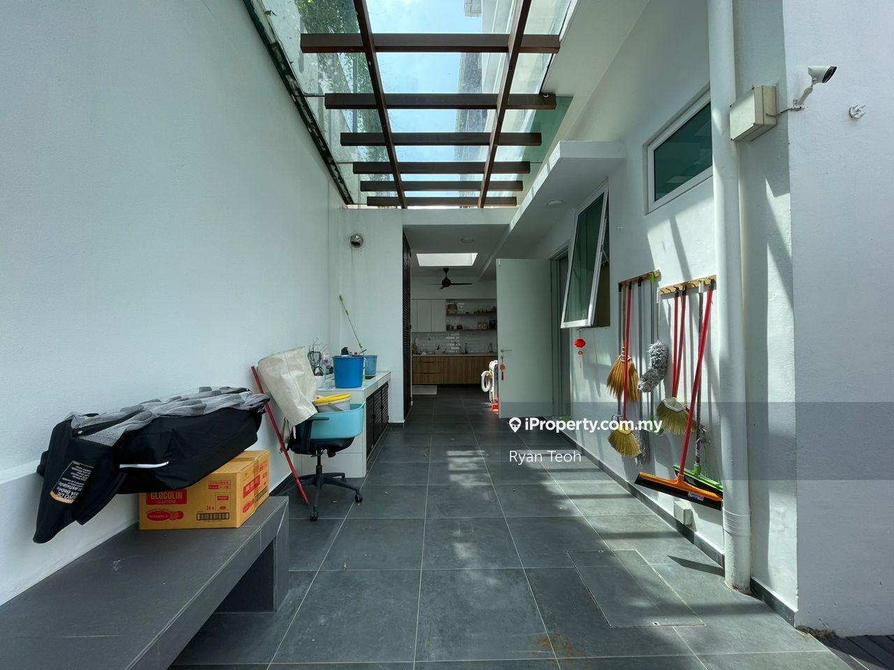 Rumah Berkembar untuk Dijual di The Rafflesia, Damansara Perdana oleh Ryan Teoh - iProperty.com.my