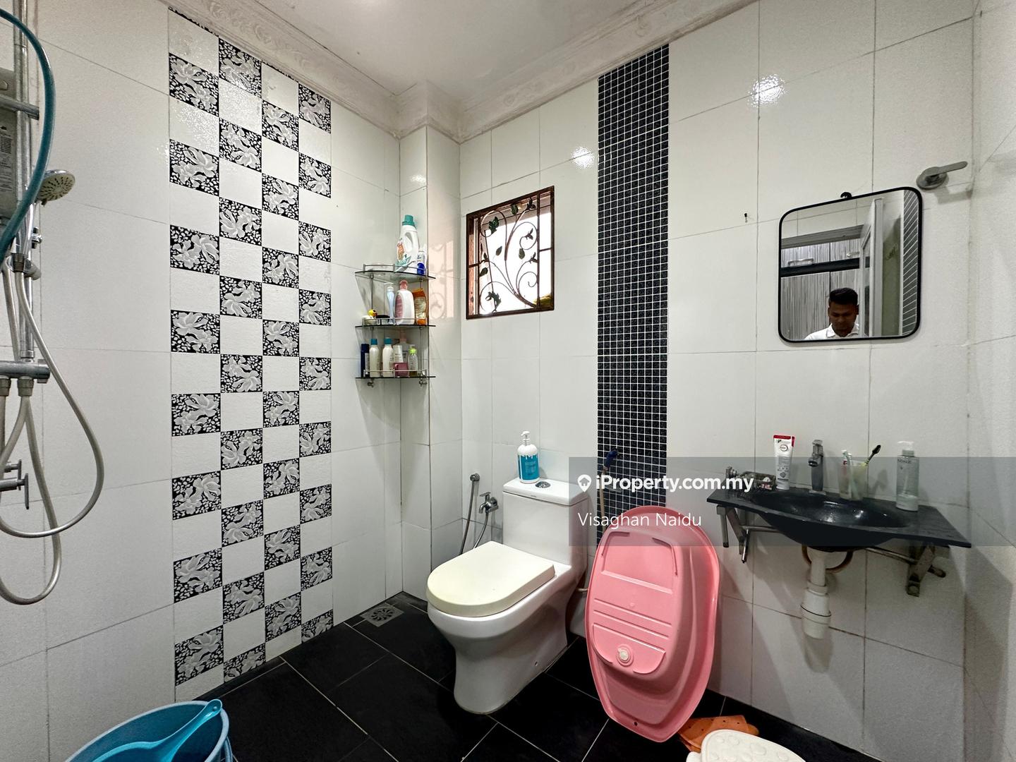 Rumah Berkembar untuk Dijual di Bandar Country Homes, Rawang oleh Visaghan Naidu - iProperty.com.my