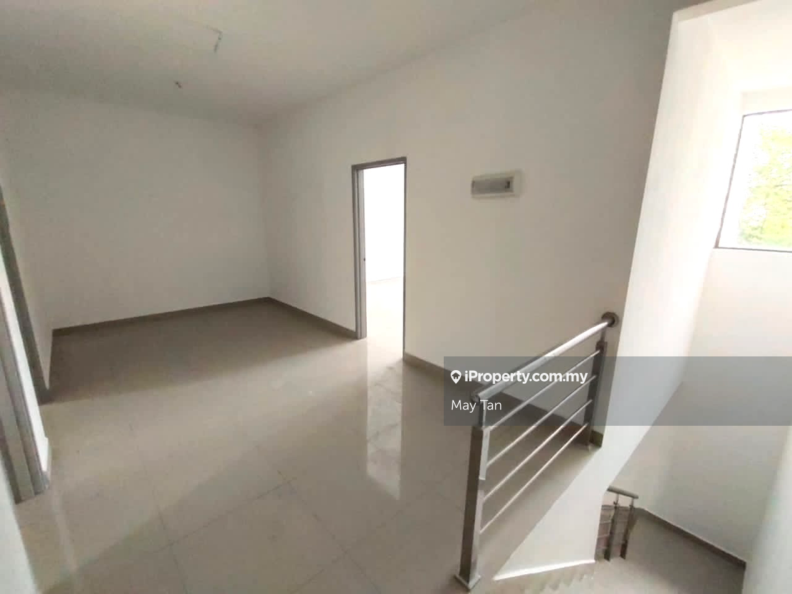 Rumah Berangkai 2 Tingkat untuk Dijual di Taman Mengkibol/Free lawyer &Stamp duty, Kluang oleh May Tan - iProperty.com.my