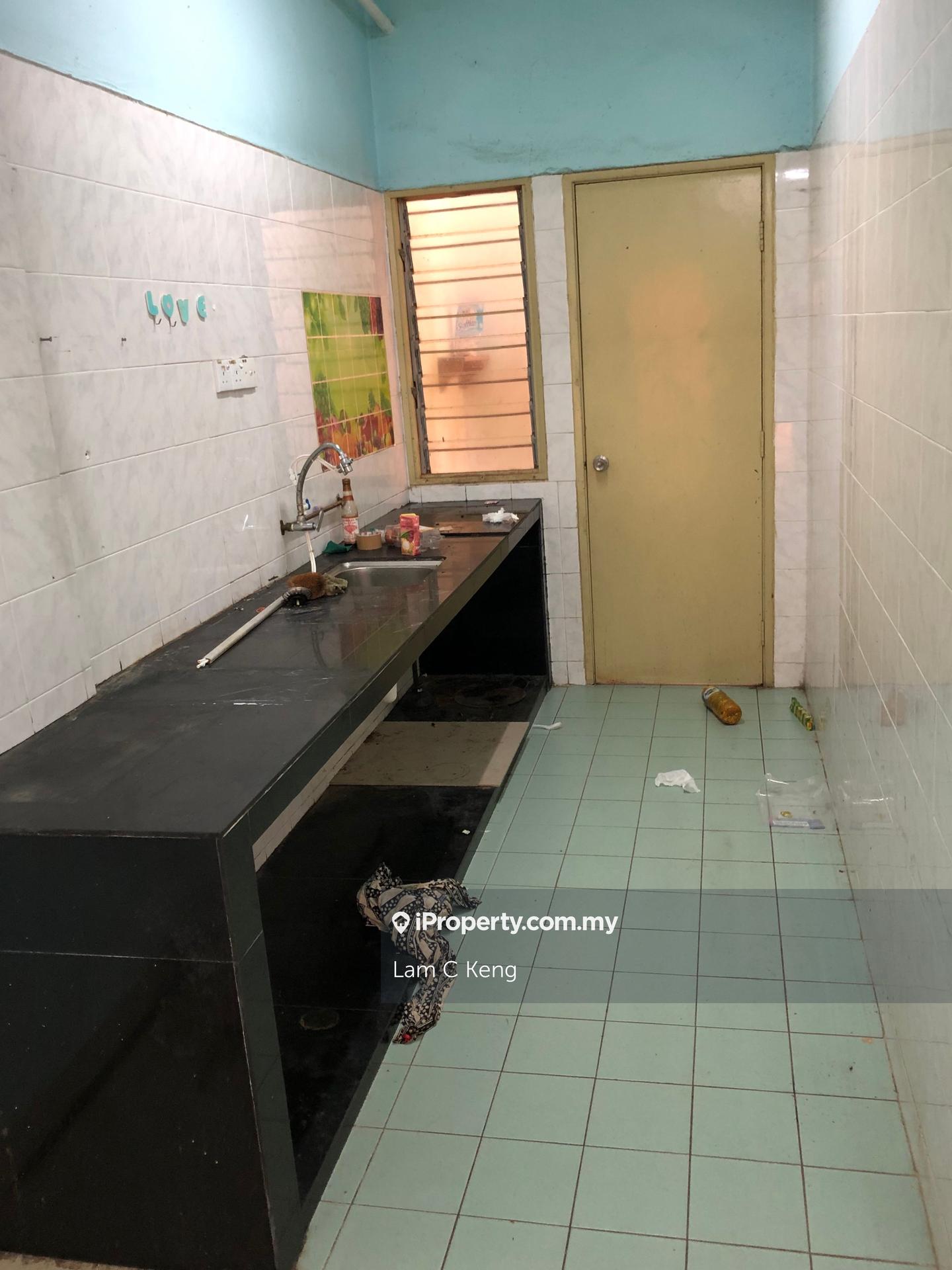 Apartment for Sale in Pangsapuri Sri Kemuning by Lam C Keng - iProperty.com.my
