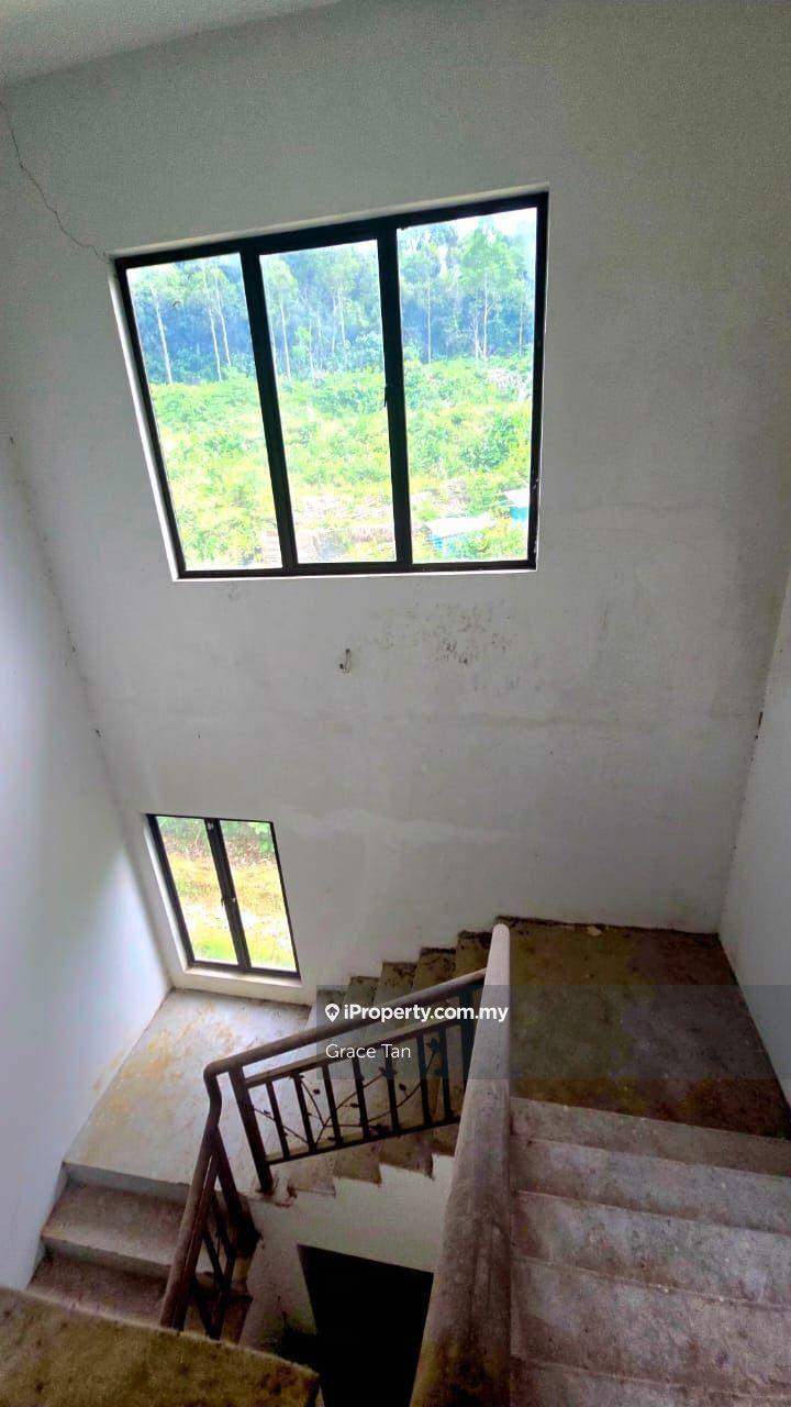 Banglo Tanah untuk Dijual di Taman Equine, Seri Kembangan oleh Grace Tan - iProperty.com.my