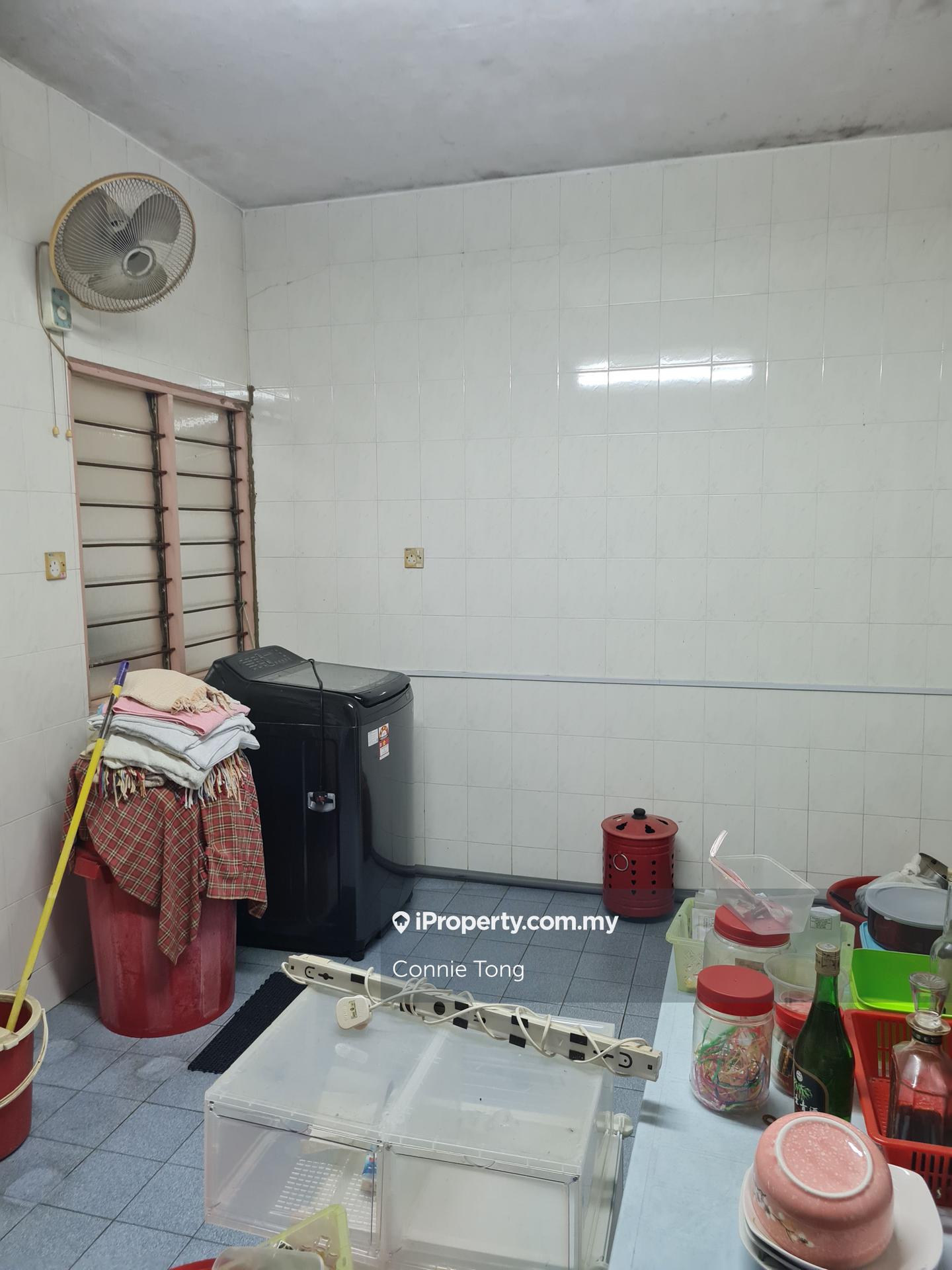 Rumah Berangkai 2 Tingkat untuk Dijual di Full extend Reno 2 storey house Taman Kinrara TK3, Puchong oleh Connie Tong - iProperty.com.my