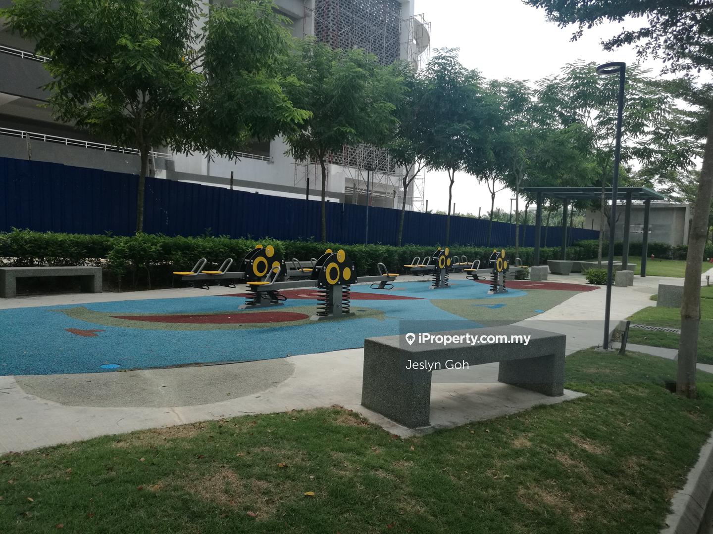 Rumah Berangkai 3 Tingkat untuk Dijual di Lake Point Residences Villa, Cyberjaya oleh Jeslyn Goh - iProperty.com.my