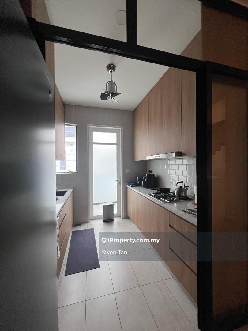 Terraced House for Sale in Twentyfive7, Tanjong Duabelas by Swen Tan - iProperty.com.my