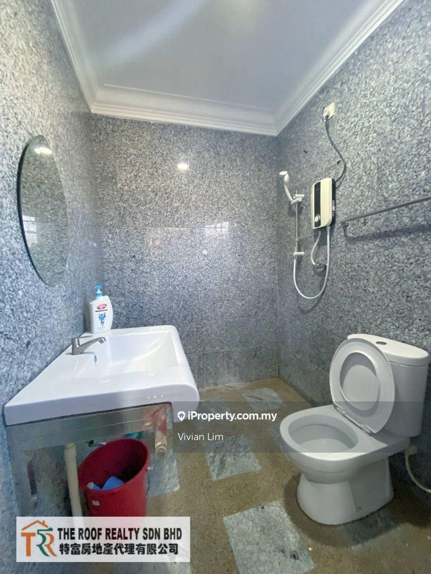 Rumah Berkembar untuk Dijual di 3 Storey Semi D, Muar oleh Vivian Lim - iProperty.com.my