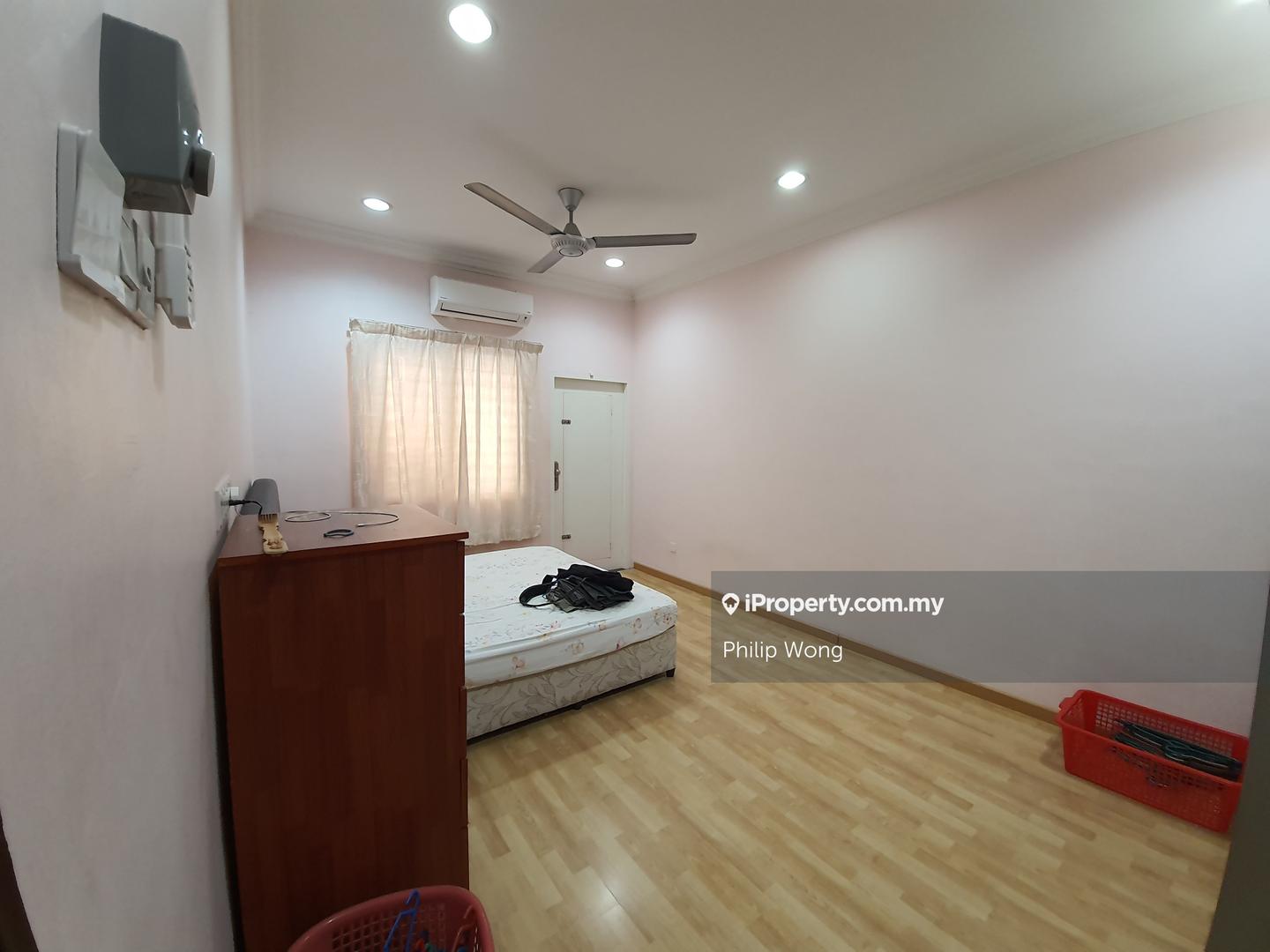 Rumah Berangkai 2 Tingkat untuk Dijual di Taman Prima Tropika, Seri Kembangan oleh Philip Wong - iProperty.com.my