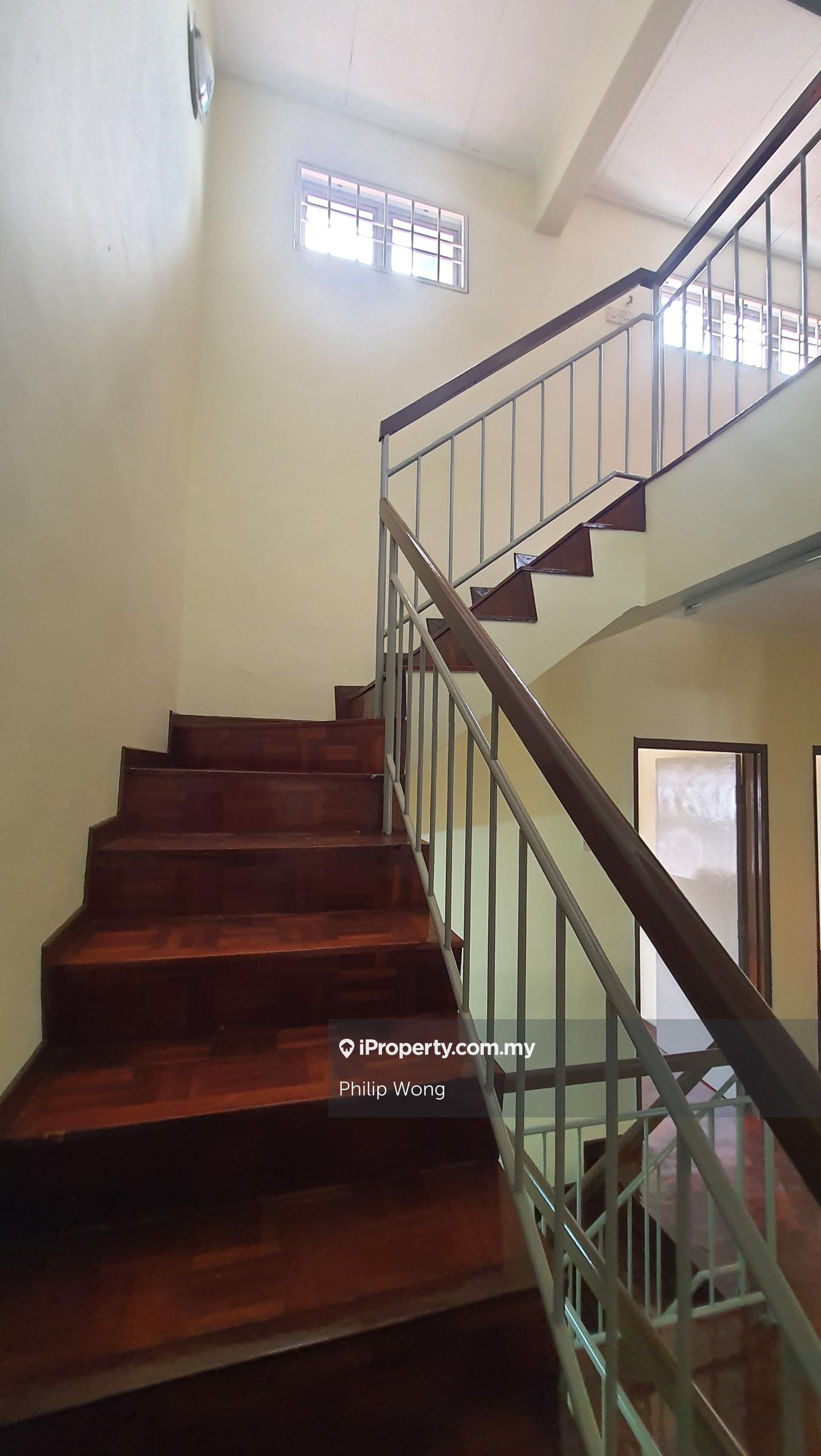 Rumah Berangkai 2.5 Tingkat untuk Dijual di Taman Equine, Seri Kembangan oleh Philip Wong - iProperty.com.my