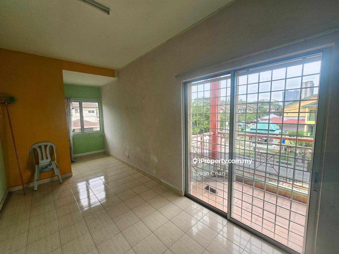 Rumah Berangkai 2 Tingkat untuk Dijual di Pusat Bandar Putra Permai, Seri Kembangan oleh Eason Chan - iProperty.com.my