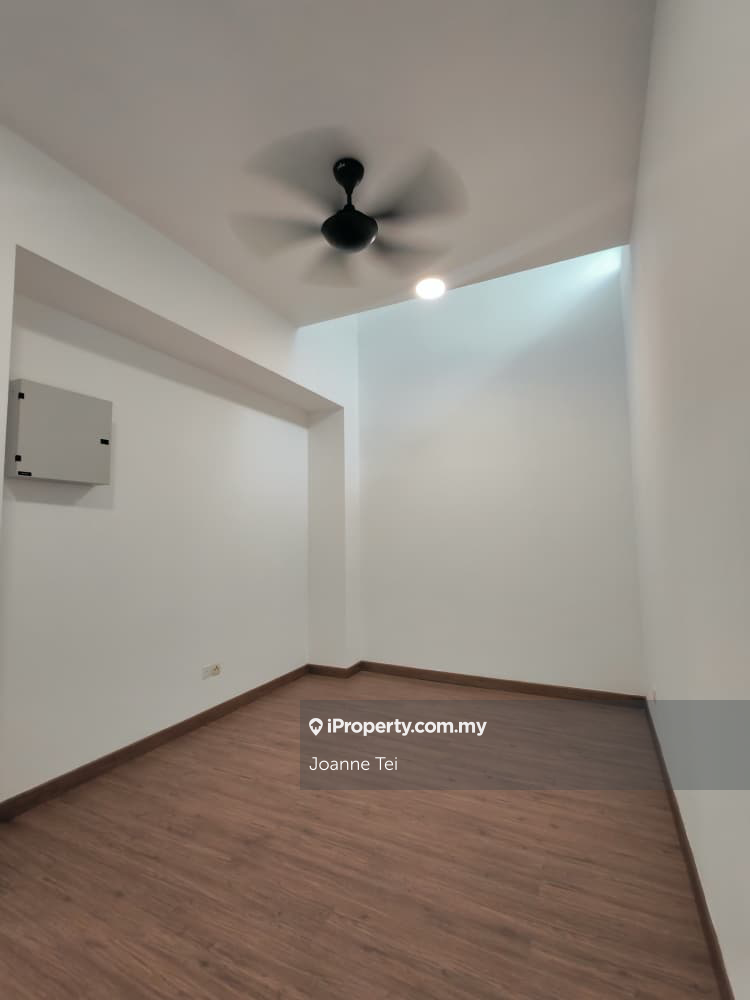 Rumah Berangkai 3 Tingkat untuk Dijual di Lakepoint Residence, Cyberjaya oleh Joanne Tei - iProperty.com.my