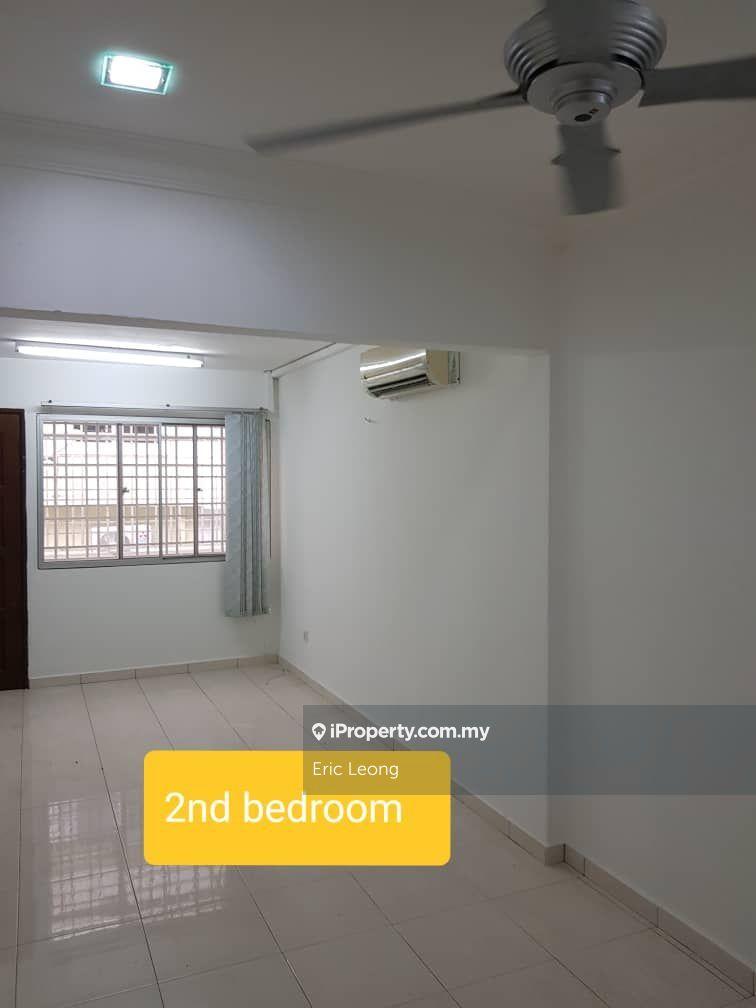 Rumah Berangkai 2 Tingkat untuk Dijual di Taman Lestari Putra, Seri Kembangan oleh Eric Leong - iProperty.com.my